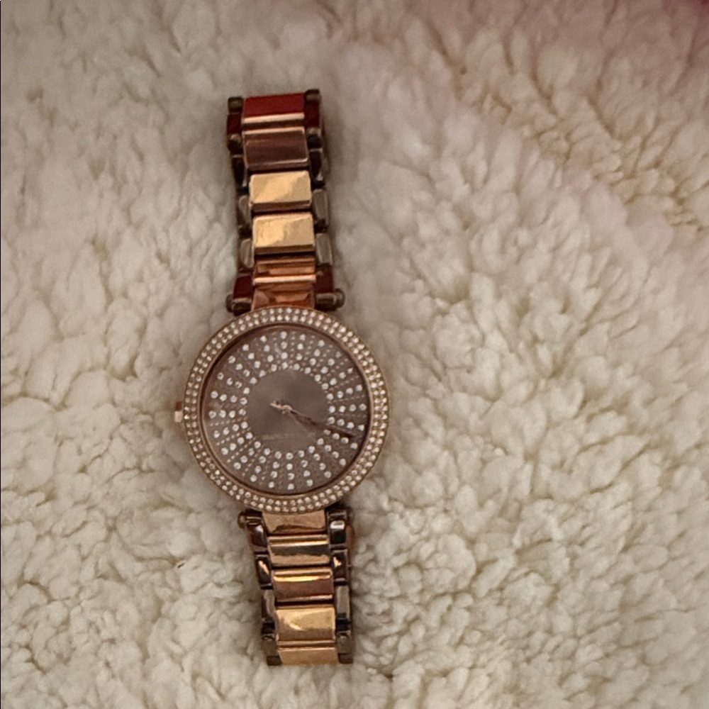 Michael Kors: Elegant Gold and Brown Women's Watch
